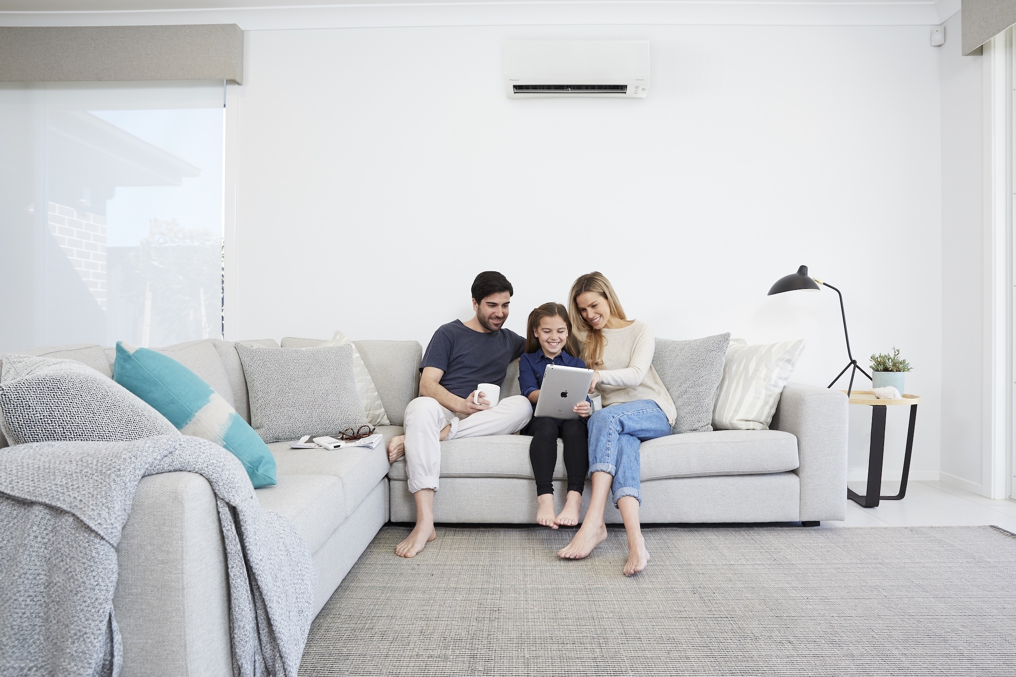 Lifestyle - Cora (living room) - family 01